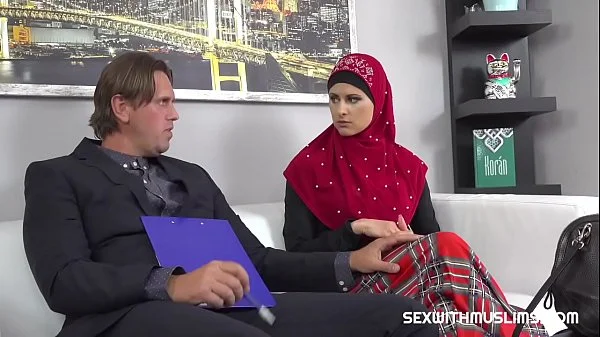 Lawyer settles for fine muslim pussy