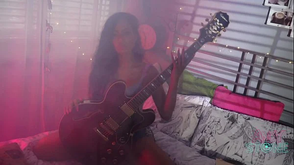 CANELA SKIN  CAME TO VISIT ME AND I TAKE HER PHOTOS.... THEN SHE OFFERED ME TO ... FUCK HER.. (first part video)