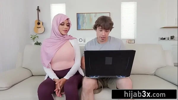 Huge Tits Hijab-Wearing Babe Wants To Fuck Like a Pornstar