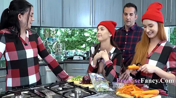 Holiday Season Family Freeuse - Serena Hill, Violet Spice