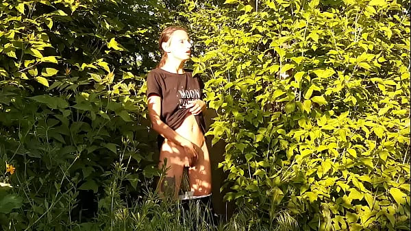 Risky public female masturbation in nature - Girls fly orgasm