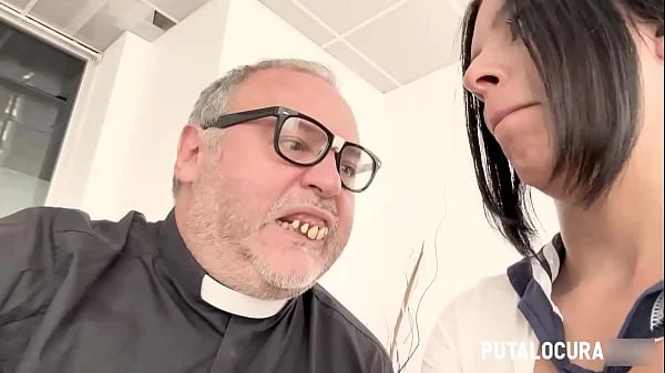 PutaLocura - La colombiana tetona Daniela Ortiz traga la lefa del Padre Damián