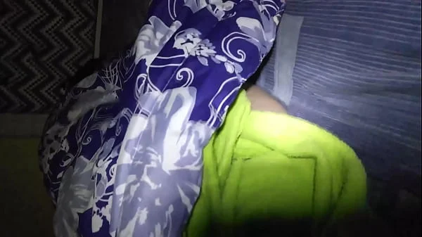 ENCUENTRO A LA MAMA DE MI MEJOR AMIGO EN LA CAMA pt1