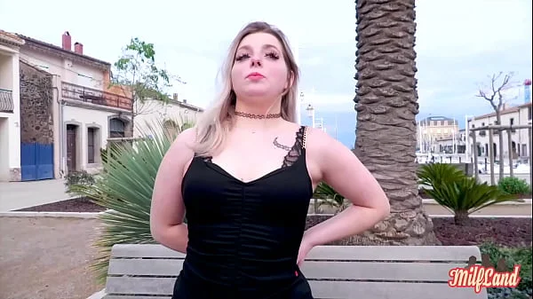 Matylde et Lenna, deux coquines qui s'occupent d'un mec Part 1