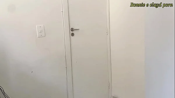 Flagrei minha enteada assistindo filme porno, aproveitei o tesao da puta pra fuder a buceta e o cu da novinha! ( COMPLETO NO RED )