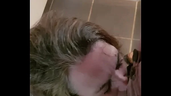 Esclave F aux pieds, humiliee 9 octobre 2020