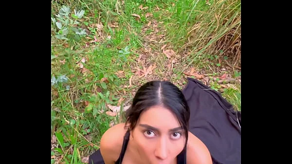 SALIMOS A COJER EN UN BOSQUE CON MI CHICA MUY CALIENTE Y NOS DESCUBREN ( FINAL SALE MAL )