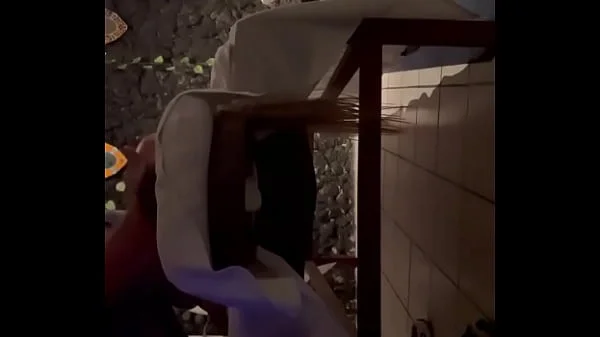 Masajista se aprovecha de rubia. Cámara escondida.