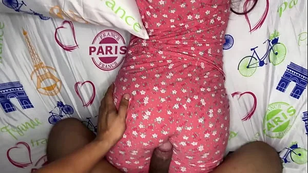 El Culo de mi Hijastra en Pijama no Puedo Dejar de Verlo - Mi Padrastro Pervertido me Quiere Follar por el Culo