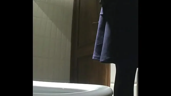 Girls and women show their shaved pussies in the toilet (MOV 98)