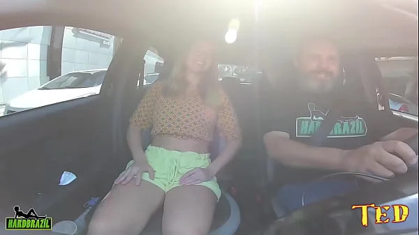 Larissa Leite veio com tudo nas ruas de São Paulo com seus seis gigante e uma bunda maravilhosa - Carona do Ted #77