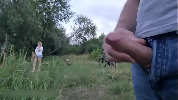 A man flashes a dick to an unfamiliar beautiful girl