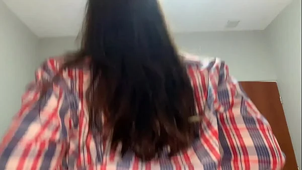 Hermanastro te estas masturbando? dejame ayudarte quiero probar tu semen