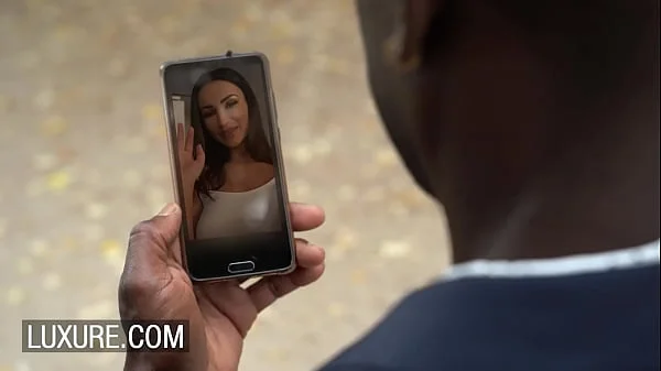 Alyssia Kent handles 3 men
