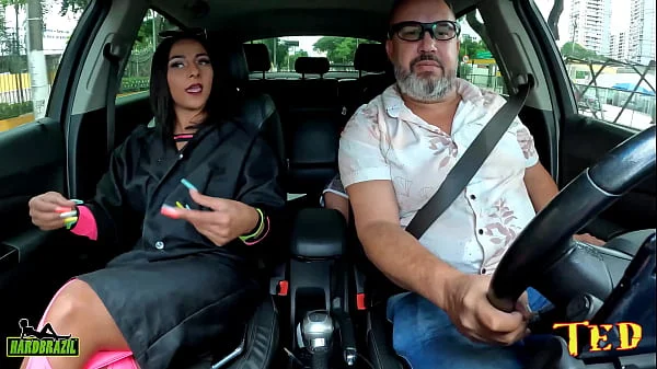 DJ Moana é trolada na carona e acaba tirando tudo