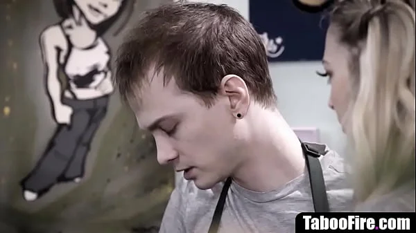 Hot teen barista blows boyfriend behind the counter