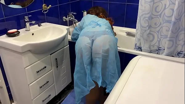 step Mom was washing the bath and unexpectedly got a cock in the ass from her stepson