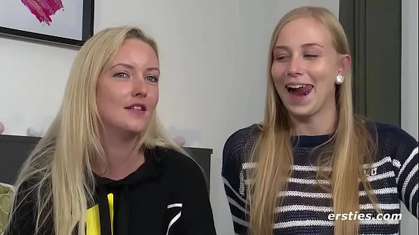 Heiße deutsche Blondine dominiert ihre geile Freundin